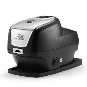 Barber Man Scheerschuimmachine Barber Man Lather Scheer Creme Machine Barber Man Lather Machine heerlijk vers schuim voor de ultieme scheerervaring Barber Man Lather scheercrememachine gebruik deze dispencer uitsluitend met daarvoor bestemde scheercreme de dispencer warmt op in 15 minuten voor een heerlijke warme scheersensatie. je kan de machine zonder problemen de hele dag aan laten staan, zorg er wel voor dat er vulling in de dispencer zit gebruik de dispencer niet met gewoon water of eigen mengsels daar dit de machine schade zou kunnen toebrengen. 1 jaar garantie met de kassabon Lather machine gives a warm and nice shaving cream which softens the toughest of beards. Lather machine’s shaving cream works soothing, open poors and raises hair for a smoother, closer shave. The machine has quick heat up, around 15 minutes. It has an extra-large soap cup, easy to fill. It also has rubber feet which makes it stand firmly.