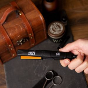 Gbs Absolute Touch Stijltang ABSOLUTE TOUCH is een extra kleine stijltang, perfect voor het geven van de finishing touch aan baarden, snorren, bakkebaarden en lokken, met als resultaat een super trendy en stijlvolle afwerking!