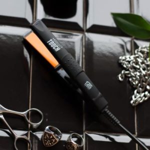 Gbs Absolute Touch Stijltang ABSOLUTE TOUCH is een extra kleine stijltang, perfect voor het geven van de finishing touch aan baarden, snorren, bakkebaarden en lokken, met als resultaat een super trendy en stijlvolle afwerking!