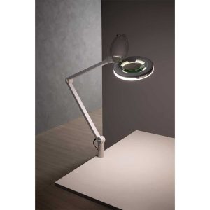 Xanitalia 5D LED Air Touch Loeplamp Tafellamp Tafelloep met 5 dioptrieën. De LED-lamp is uitgerust met een beschermkap en comfortabele aanraaktoetsen waardoor het mogelijk is om verschillende soorten licht, warm of koud en helderheid te selecteren. De lampkop kan 360° draaien. Inclusief klem. 12 watt LED VERGROOTGLAS 5 DIOPTRIE AIR TOUCH: 5-dioptrie lens LED lamp met warm en koud licht (3.000k – 6.000k) "Touch" aanpassing en aan / uit-toetsen 360° draaibare kop Lensbeschermingshoes Klem inbegrepen Lens diameter: 12,7 cm. 12 Watt 100-240 V – 50/60 Hz Xanitalia 5D LED Air Touch Loeplamp Tafellamp Professionele LED Vergrootglas Lamp Loeplamp Tafellamp