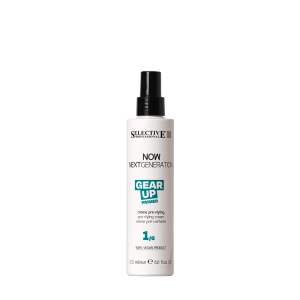 Selective Professional NOW Next Generation Gear Up 200 ml Pre-stylingcrème met lichte fixatie. Bestrijdt pluis zonder het haar te verzwaren, geeft volume, behoudt de hydratatie en voorkomt haarbreuk. Versnelt de droogtijd en biedt hittebescherming tegen hete stylingtools.